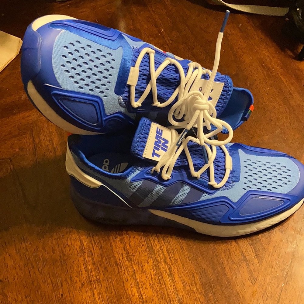 NWOB Adidas. - Picture 3 of 5